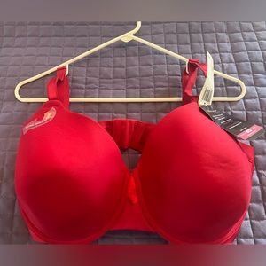 OLGA  No side Effects contour underwire size 40DD NEW W/tags on!